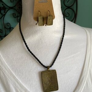EUC Vintage Boho Bronze Pendant Necklace w/ Matching Earrings Set